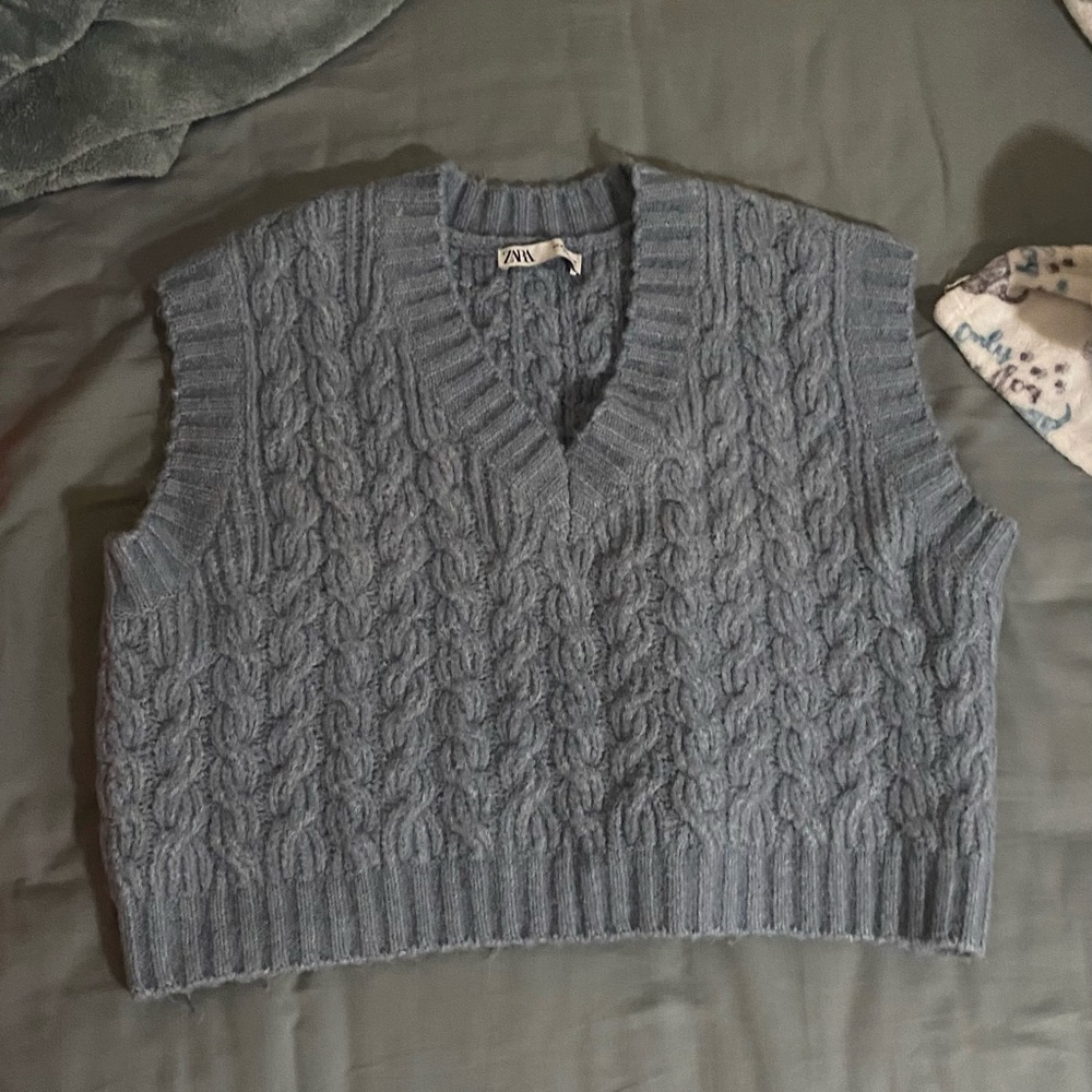 V neck knit vest